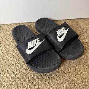 Nike Slides Sandals (Youth Size 6)